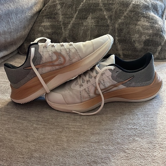 Practically brand new Women’s Nike Zoom Winflo - Picture 7 of 8
